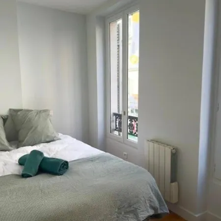 Bright & Stylish | Batignolles Daire *